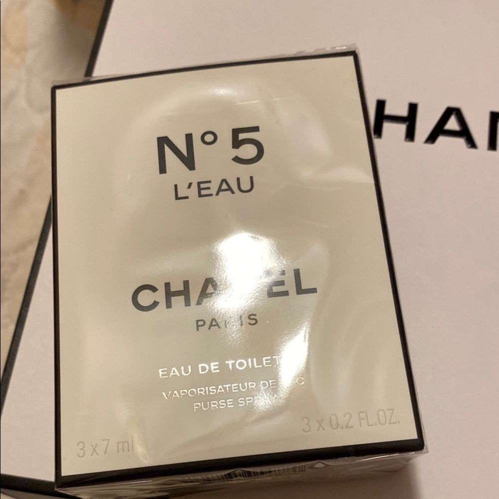 CHANEL N°5 L'Eau De Toilette Purse Spray. Holiday Sale 🎄🌲 - Picture 2 of 7